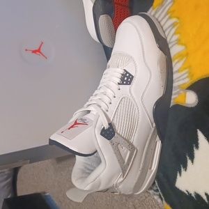 Jordan 4 white cement